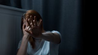 Calvarul prin care a trecut o româncă din Italia. Soțul i-a transformat viața într-un coșmar: „Mă calcă în picioare și mă amenință cu moartea”