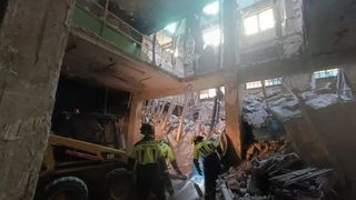 VIDEO Patru muncitori au pierit la Madrid. Cadavrele au fost găsite sub dărâmăturile clădirii care s-a prăbușit în centrul orașului