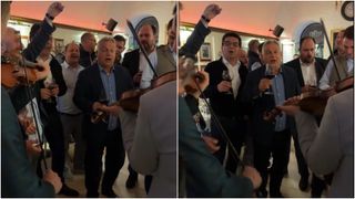 Viktor Orban, surprins cântând într-un local din Cluj-Napoca