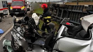VIDEO Destin tragic pentru doi studenți din Maramureș. Au murit pe loc, după ce au fost spulberați de un TIR, în drum spre facultate