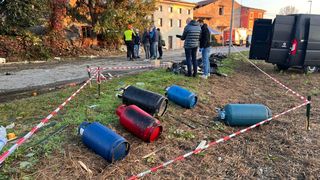 O casă a fost aruncată în aer lângă Verona, trei polițiști au murit