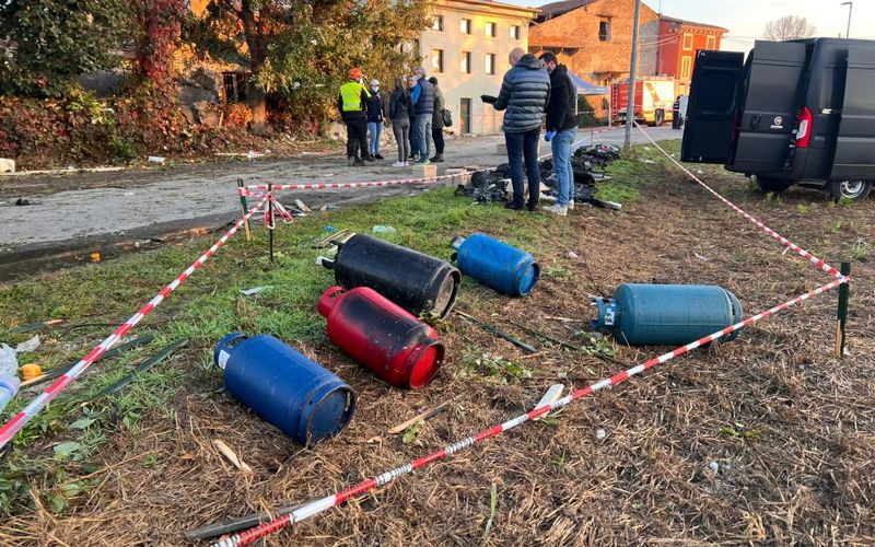 O casă a fost aruncată în aer lângă Verona, trei polițiști au murit