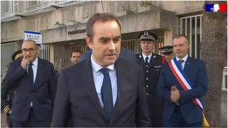 Guvernul Franței, la un pas să fie demis de Parlament. Macron amenință cu o măsură extremă, iar premierul scoate "asul din mânecă"