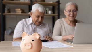 Motivul pentru care pensiile întârzie în luna noiembrie. Pensionarii vor primi cu întârziere banii cash