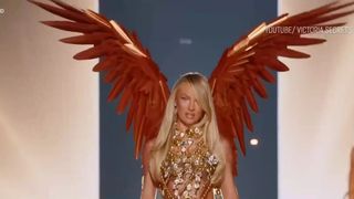 Îngerașii faimoși, show incendiar la New York