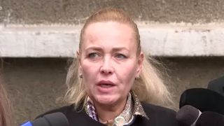 VIDEO Sora vitregă a lui Carmen Dan, reținută &icirc;ntr-un dosar de &icirc;nșelăciune. Prejudiciul se ridică la 1,3 milioane de euro. Reacția fostului ministru de Interne: &bdquo;Singura vină pe care o am este că ...&rdquo;