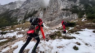 O t&acirc;nără de 29 de ani a murit după ce a căzut &icirc;ntr-o prăpastie ad&acirc;ncă de 250 de metri