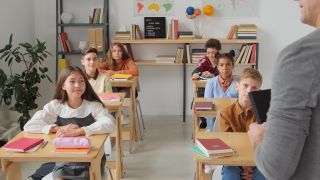 Când începe vacanța de Crăciun pentru elevi în 2025 - 2026? Elevii vor sta acasă 19 zile