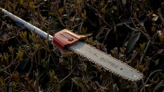 (P) Drujba electrică Husqvarna: putere instantanee, respect pentru mediu și parteneriat de &icirc;ncredere&nbsp;