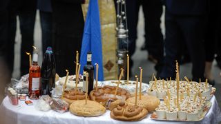 Moșii de Toamnă 2025: Ce este bine să dai de pomană &icirc;n S&acirc;mbăta Morților