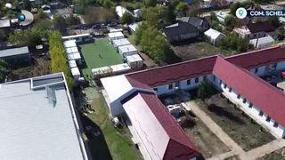 VIDEO Lecția răbdării într-o școală din județul Galați.  Elevii învață în containere metalice