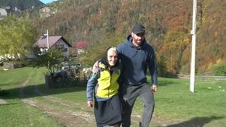 VIDEO La 84 de ani, bunicuța din Brașov cucerește alergarea montană