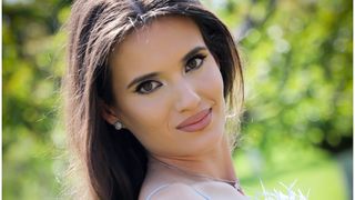 Povestea cutremurătoare a unei mame, care a născut în aceeași clinică privată în care și-a găsit sfârșitul Mădălina. Femeia își amintește cu groază experiența nașterii: „Urlam încontinuu, mergeam în patru labe pe holurile spitalului urlând după copil”