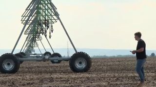 Iulian Mone, t&acirc;nărul care a lăsat cariera &icirc;n IT și face agricultură la țară