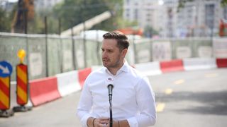 VIDEO Primarul interimar al Capitalei, Stelian Bujduveanu, față &icirc;n față cu locatarii blocului distrus de explozia din Rahova