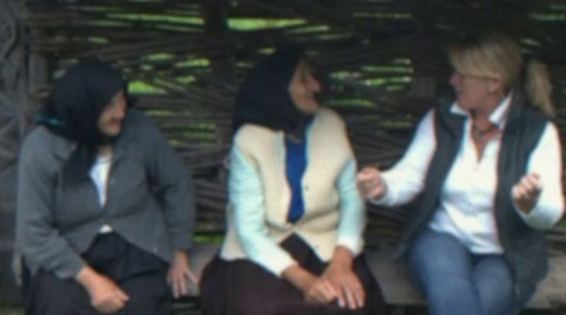 Penny Ridgley și două vecine