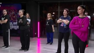 VIDEO &bdquo;Nu e at&acirc;t de greu pe cum pare&rdquo;. Lecții de dans pentru toate v&acirc;rstele