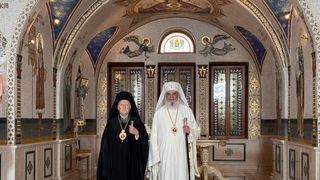 Patriarhul Daniel l-a întâmpinat, vineri, l-a întâmpinat la Aeroportul Otopeni pe Patriarhul Ecumenic Bartolomeu,