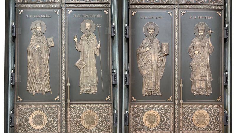 Ușile de bronz ale Catedralei Neamului
