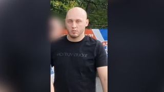 VIDEO Falsul milionar Emil Munteanu, cunoscut în lumea mondenă drept „Tăurașul EMI”, a mușcat un polițist și a făcut circ după ce a fost reținut