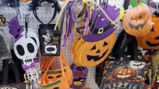 VIDEO Halloween-ul sperie și buzunarele: dovlecii și dulciurile, la prețuri de groază