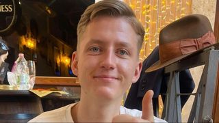 Alex a murit în mod misterios, în Italia, la 22 de ani, chiar înainte să devină părinte pentru prima dată. Tatăl lui, ipoteze șocante, la mai bine de o lună de la tragedie 