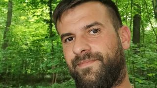 Cine este, de fapt, românul mort pe o șosea din Italia. Sergiu avea doar 32 de ani: „Am pierdut un camarad. Steagurile vor flutura și pentru tine”