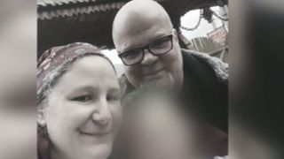 VIDEO Claudia, mamă a unei fetițe de 8 ani, a murit la scurt timp după ce a fost operată, în spitalul din Sinaia. Soțul tinerei îi acuză pe medici că i-au ucis soția: "Era galbenă ca o lumânare"