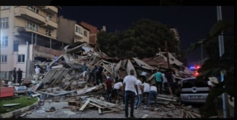 Mai multe clădiri s-au prăbușit