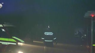 VIDEO Incendiu puternic &icirc;ntr-un bloc din Drobeta-Turnu Severin. Zeci de locatari au fost evacuați