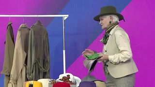 VIDEO „Se poartă retro acum”. Garderoba de toamnă cu Monica Tatoiu