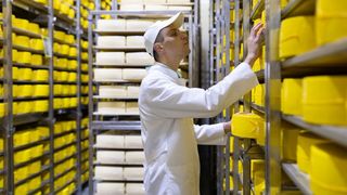 (P) Rafturi metalice cu rezistență crescută la fluctuații de temperatură &ndash; ce trebuie să cunoști despre ele?&nbsp;