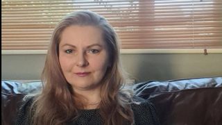 Gabriela a fost găsită fără suflare &icirc;n locuința din Anglia. Soțul s-a &icirc;ntors de la muncă și i-a descoperit trupul fără viață