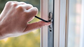 Cum se reglează termopanele pe timp de iarnă