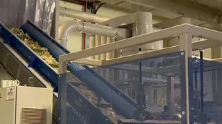 VIDEO „Facem o prelucrare a materiei prime”. Gunoiul menajer produce energie electrică în județul Cluj