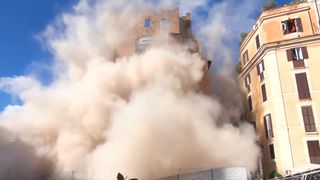 VIDEO Turn medieval, prăbușit în centrul Romei. Un muncitor român prins sub dărâmături. 11 persoane rănite ușor