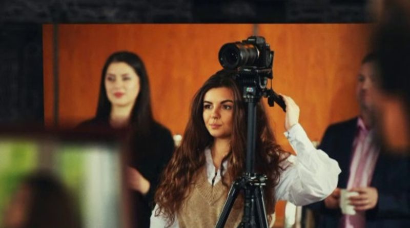 Corina Hrom, jurnalistă