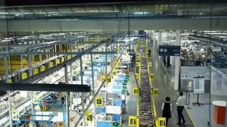 VIDEO Oraș mic, fabrică mare și multe concedieri. 1000 de locuri de muncă dispar din orașul Ineu: &bdquo;O să fie mai greu&rdquo;