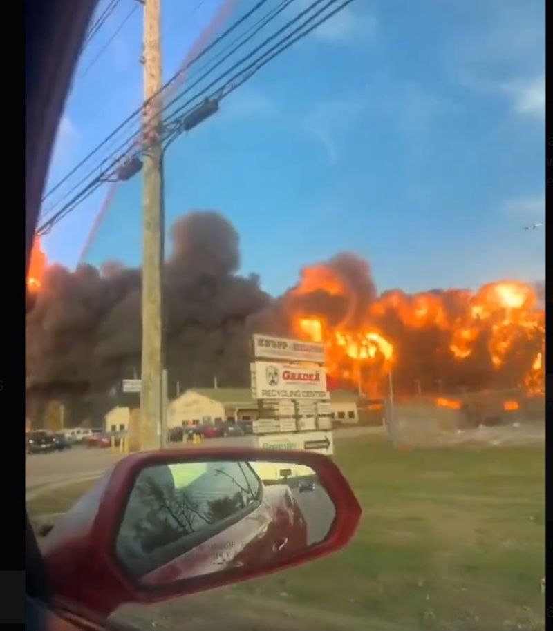 Avionul prăbușit a făcut prăpăd la sol