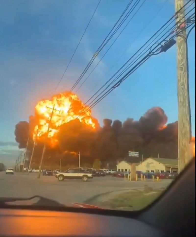 Avionul prăbușit a făcut prăpăd la sol