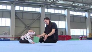 VIDEO „Este foarte curioasă”. Larisa Iordache și-a dus fiica în sala de gimnastică