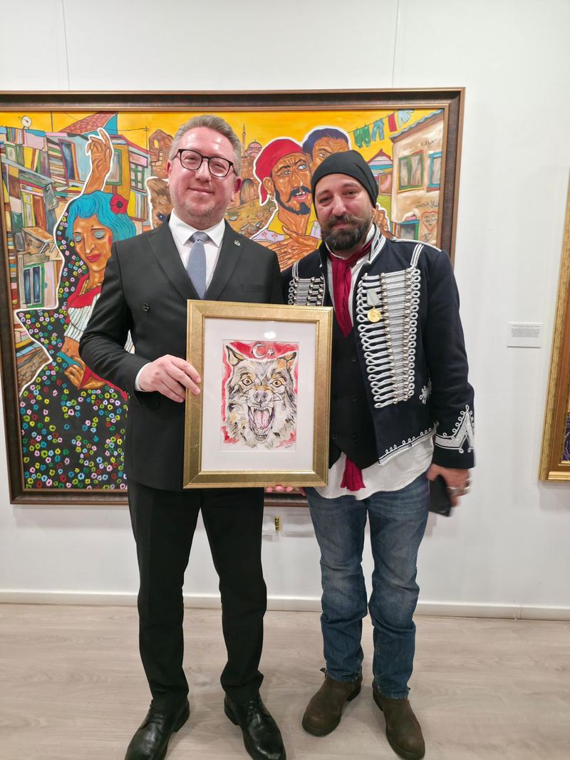 Expoziția lui Paul Hitter, "Rude Îndepărtate”, atrage atenția asupra memoriei colective și poveștilor asemănătoare ale popoarelor balcaniceExpoziția lui Paul Hitter, "Rude Îndepărtate”, atrage atenția asupra memoriei colective și poveștilor asemănătoare a