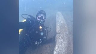 VIDEO Descoperire unică în zona cazinoului. O ancoră de piatră veche de 2400 de ani a fost găsită în Marea Neagră