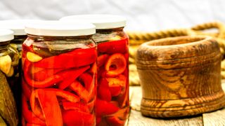 Gogoșari în oțet, rețeta bunicii: Cât zahăr se pune, de fapt, pentru un gust desăvârșit?