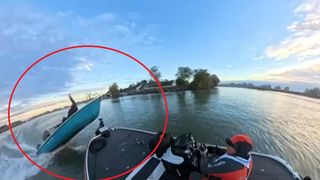 VIDEO Accident naval &icirc;n Delta Dunării. Impactul puternic dintre două ambarcațiuni a fost filmat