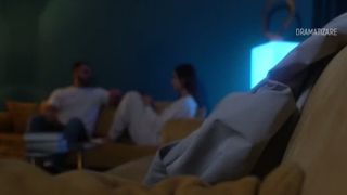 ViDEO Românii au ajuns să stea în relații din cauza fricii de singurătate și a presiunii financiare: „Pot să mă descurc singur?”