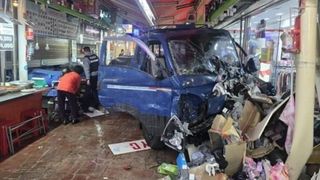 Un camion a intrat într-o piață și a făcut prăpăd. 20 de persoane au fost rănite în accidentul din Coreea de Sud