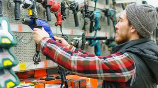 (P) Scule electrice pentru proiecte DIY: cum să faci economii cu cardul de cumpărături? 