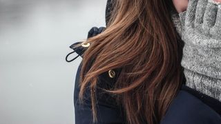 Cum îți protejezi pielea de frig: sfaturi utile pentru iarnă