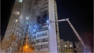 VIDEO Cel puțin 11 blocuri de locuințe din Kiev, lovite direct de rachetele Rusiei. 6 morți și zeci de răniți